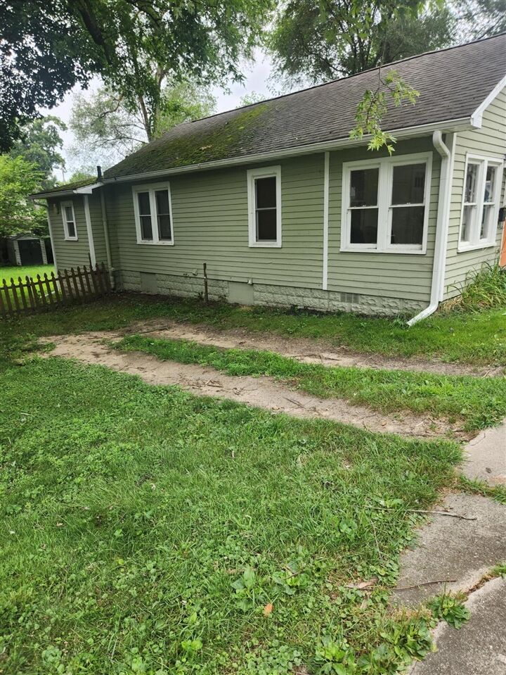 Property Photo:  203 Jefferson Street  MI 49047-2014 