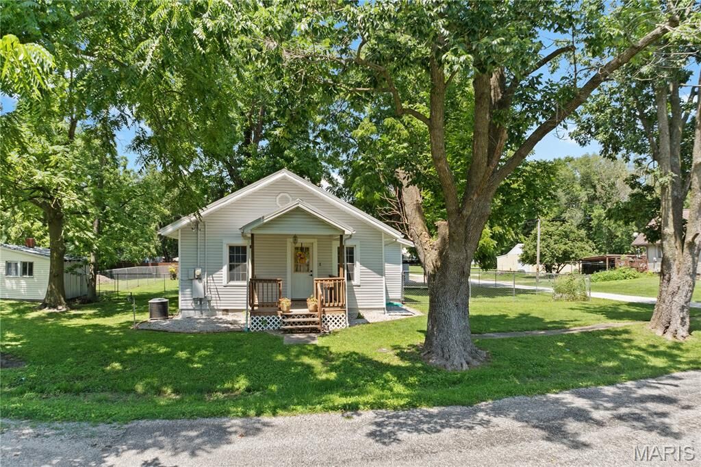 Property Photo:  601 W Hamilton Street  IL 62014 