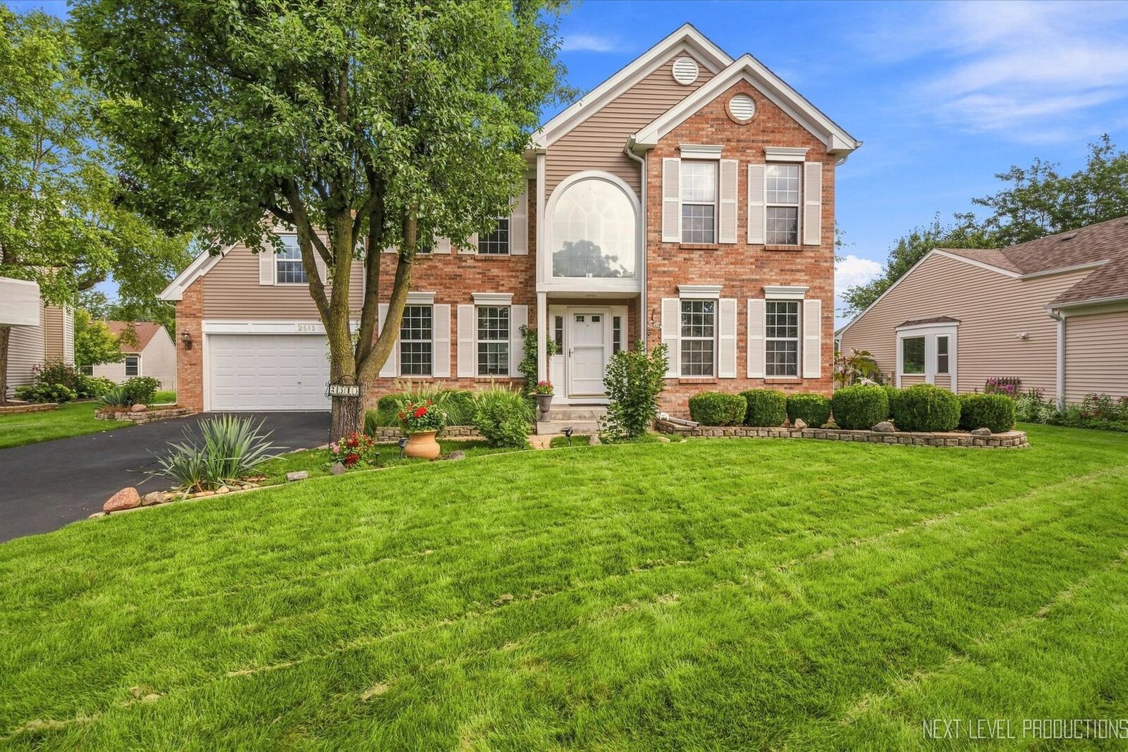Property Photo:  2513 Briarwood Court  IL 60506 