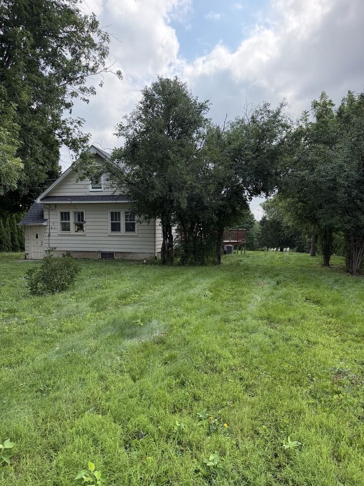 Property Photo: 8S057 S Vine Street IL 60527