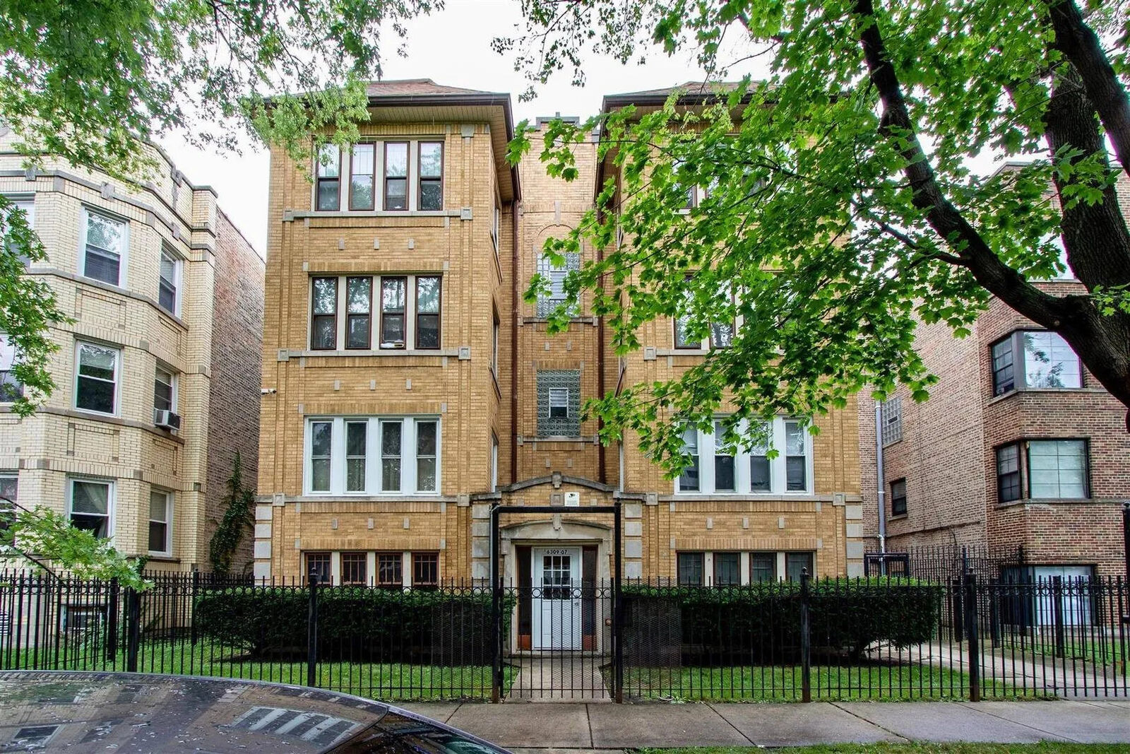 Property Photo:  6307 N Mozart Street 2N  IL 60659 