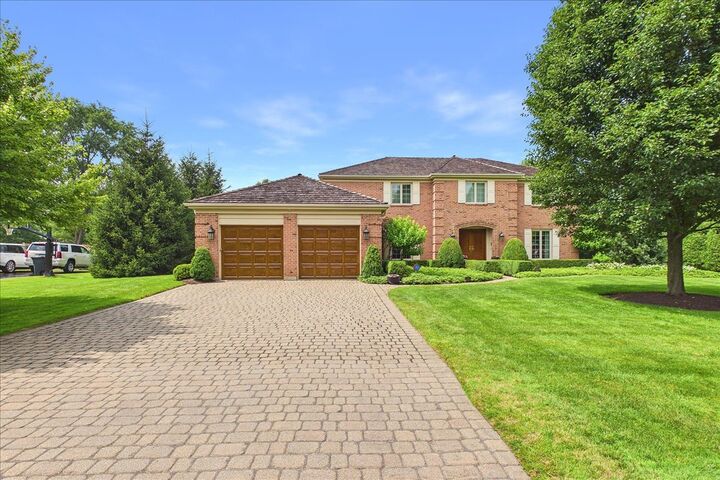 Property Photo:  120 W Blackthorn Lane  IL 60045 