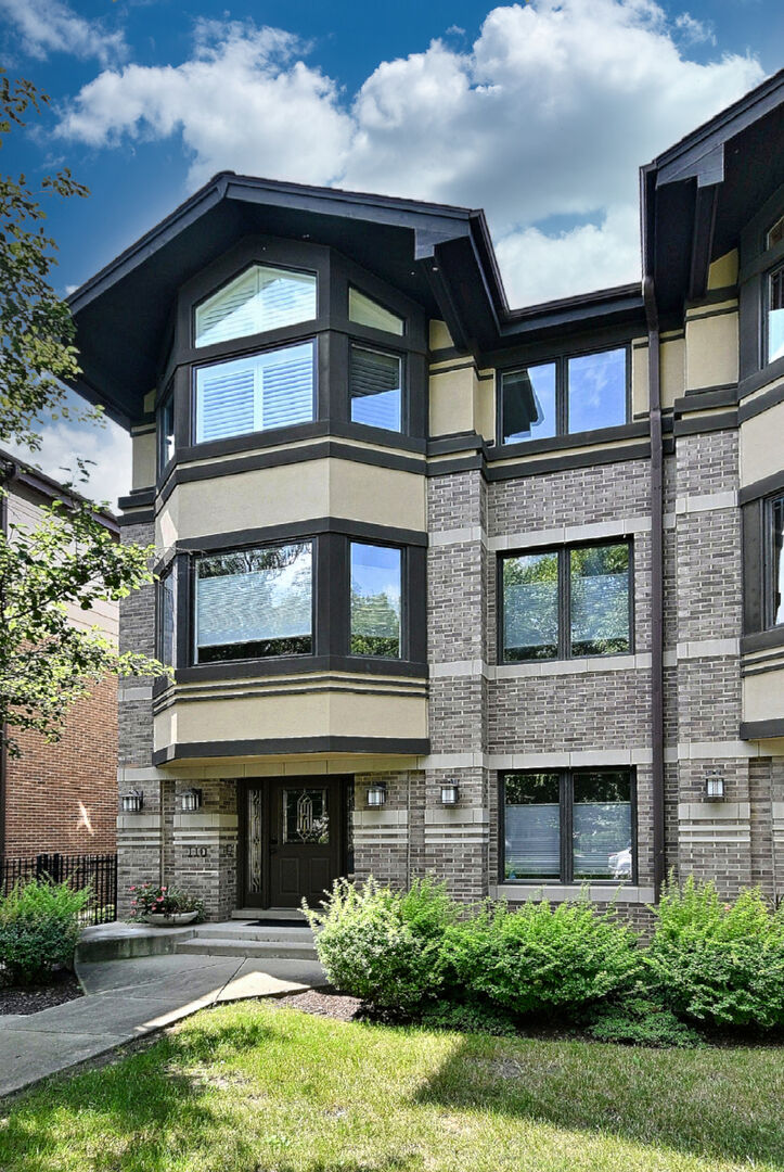 Property Photo: 110 N Myrtle Avenue IL 60126