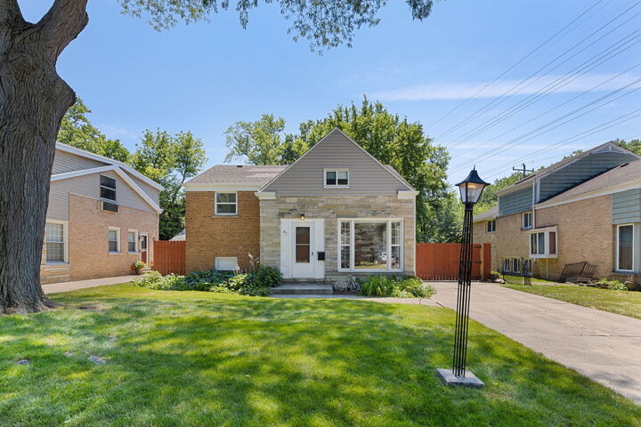 Property Photo: 47 Hackberry Lane IL 60025