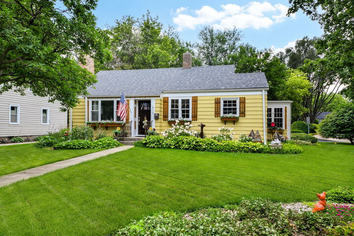 Property Photo:  812 Richards Street  IL 60134 
