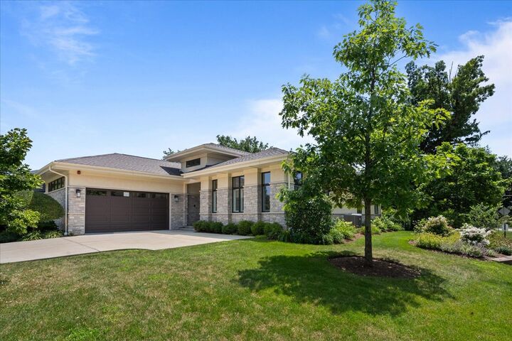 Property Photo:  23 Heritage Drive  IL 60035 
