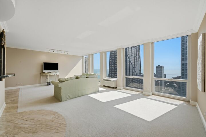 Property Photo:  111 E Chestnut Street 42F  IL 60611 
