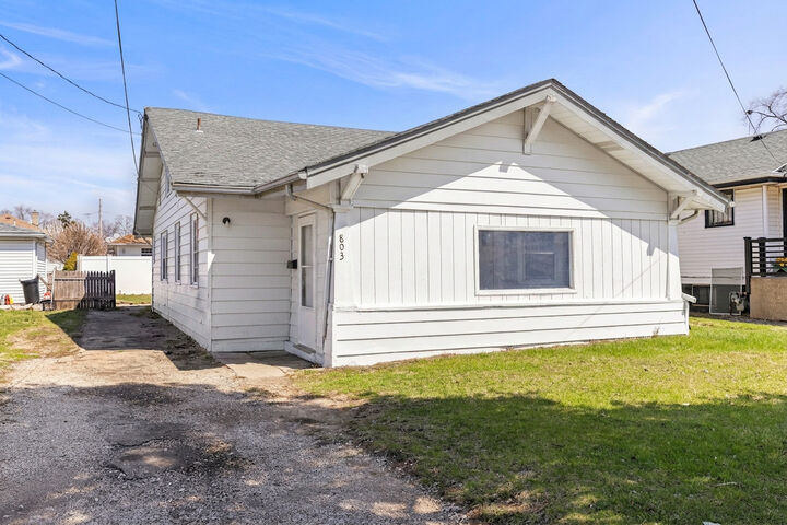 Property Photo:  803 1st Avenue  IL 60433 