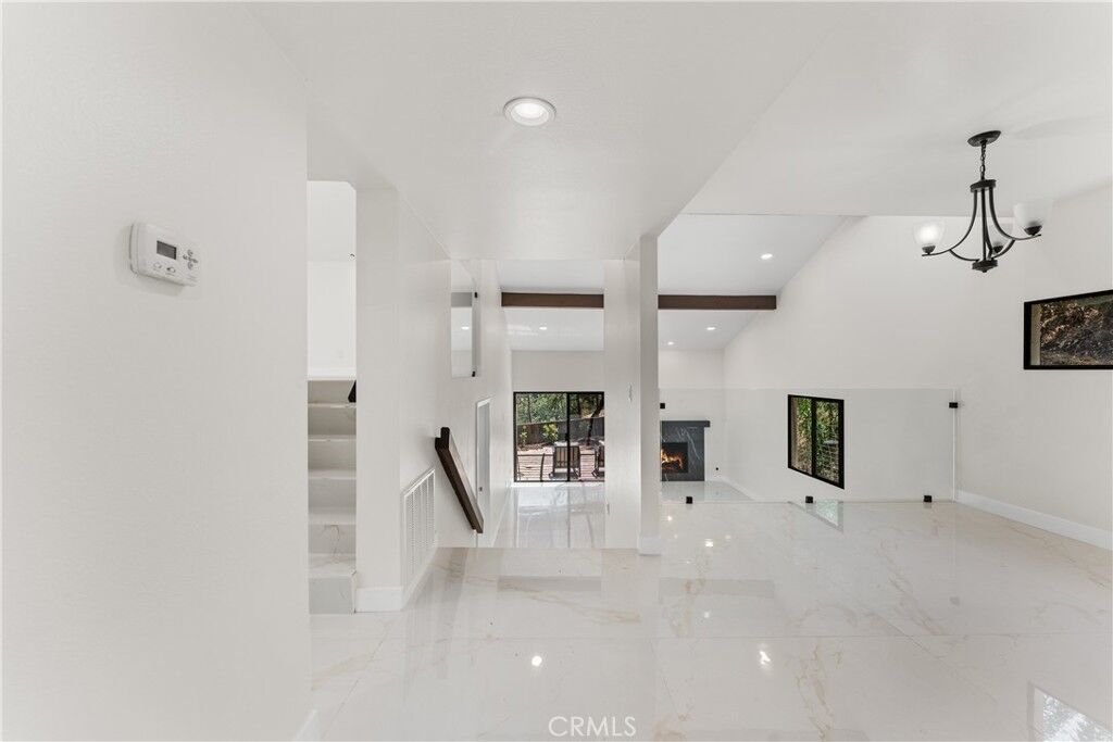 Property Photo: 77 Barmore Ct CA 91206