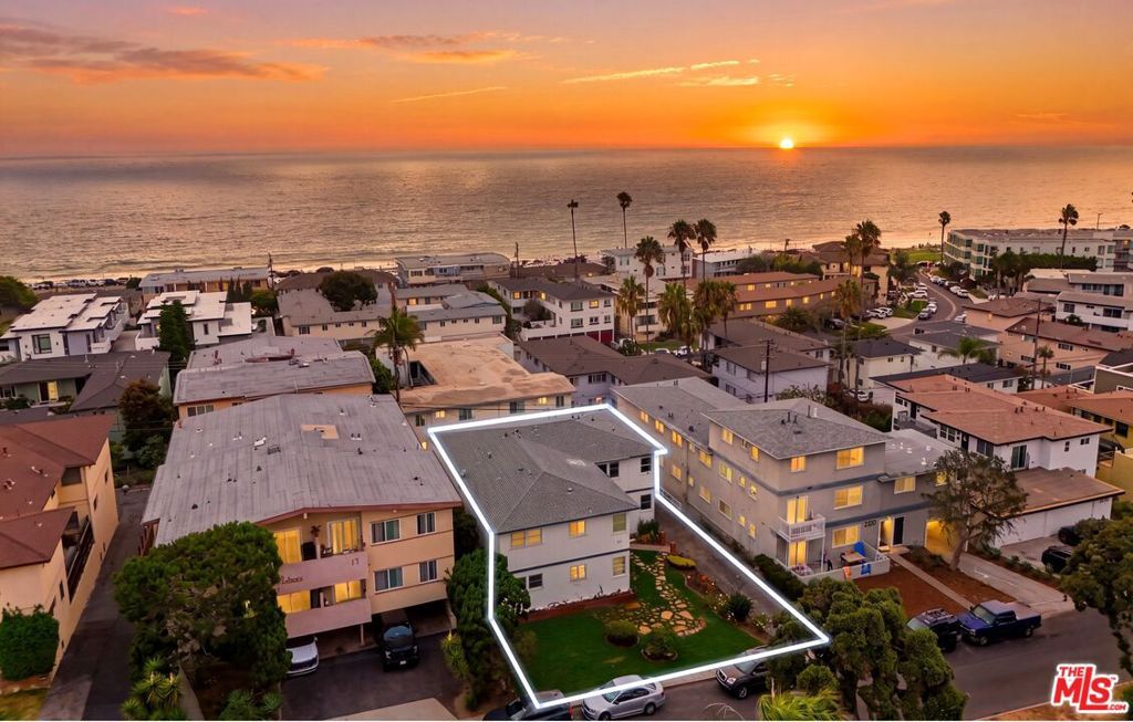 Property Photo:  313 Calle Miramar  CA 90277 