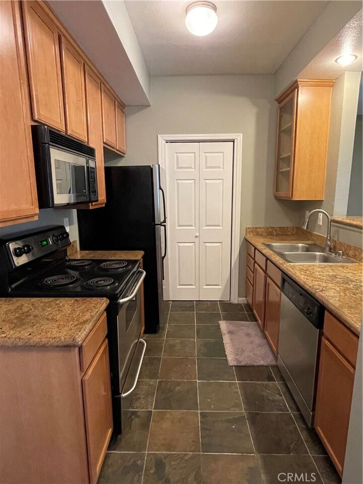 Property Photo:  375 Central Avenue 109  CA 92507 