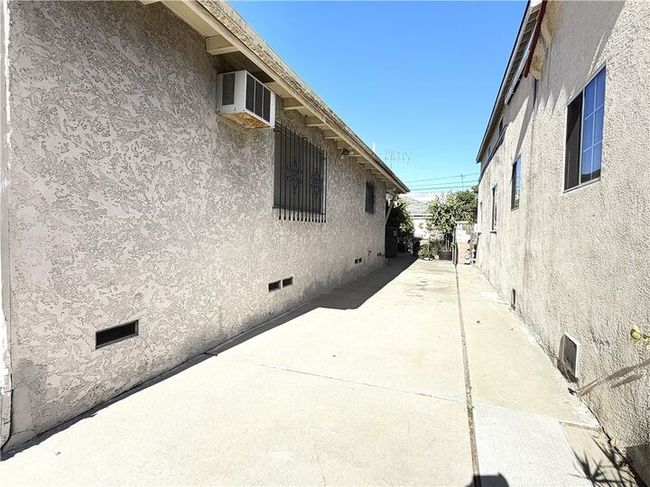 Property Photo:  5940 Gundry Avenue  CA 90805 
