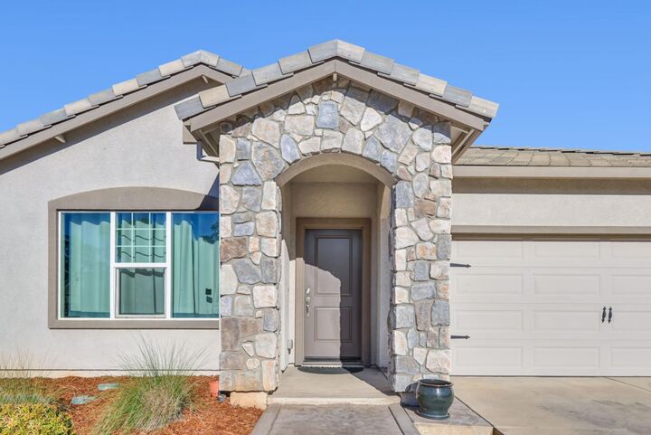 Property Photo:  1004 Baywood Greens Drive  CA 95640 