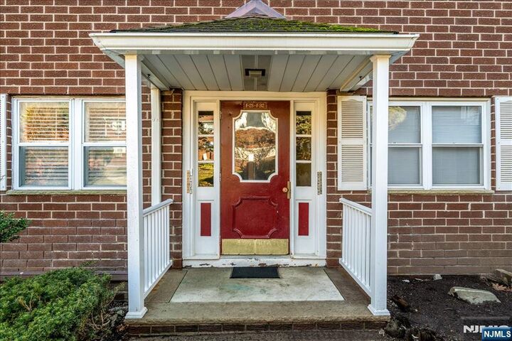 Property Photo:  100 Pierson Miller Drive F32  NJ 07442 