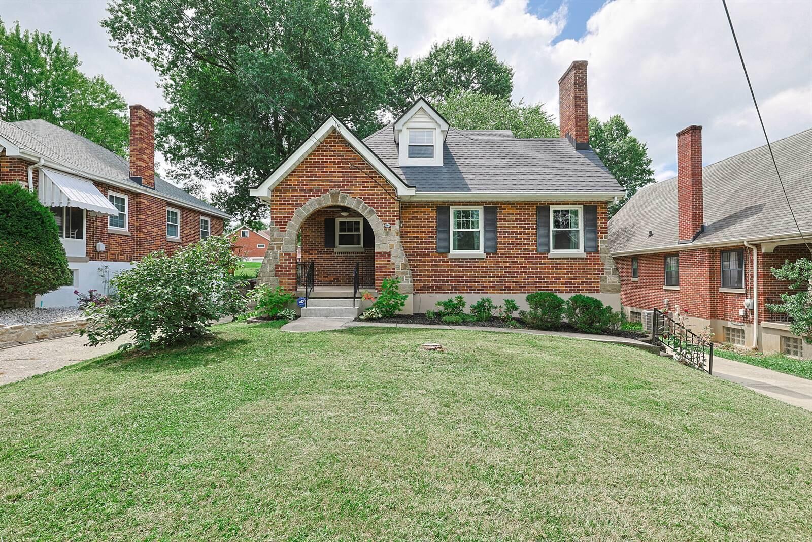 Property Photo: 16 W Crittenden Avenue KY 41011