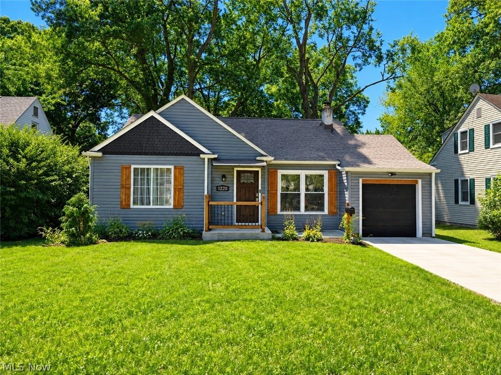 Property Photo:  1600 Delia Avenue  OH 44320 
