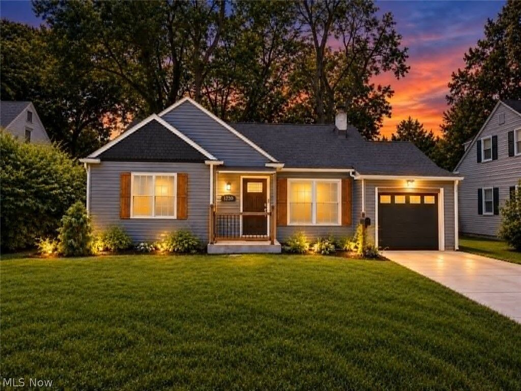 Property Photo: 1600 Delia Avenue OH 44320