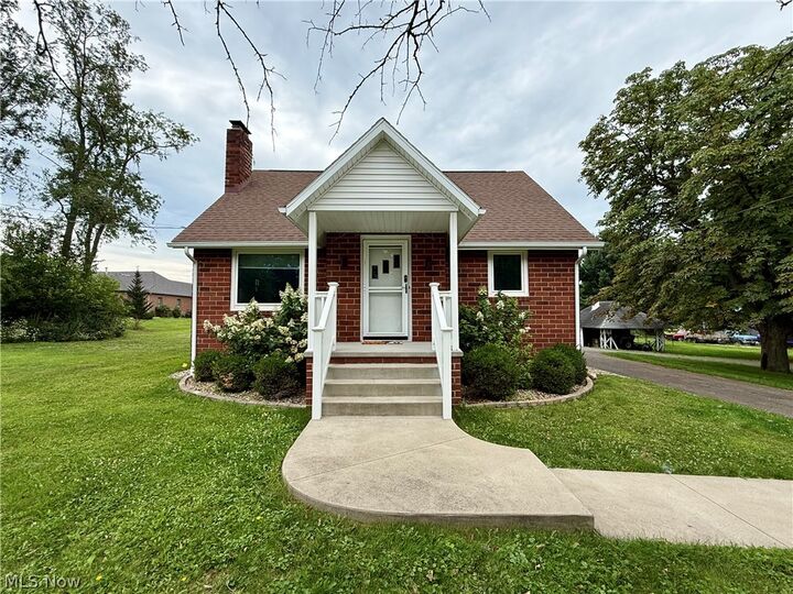 Property Photo: 2476 Ravenna Avenue NE OH 44730