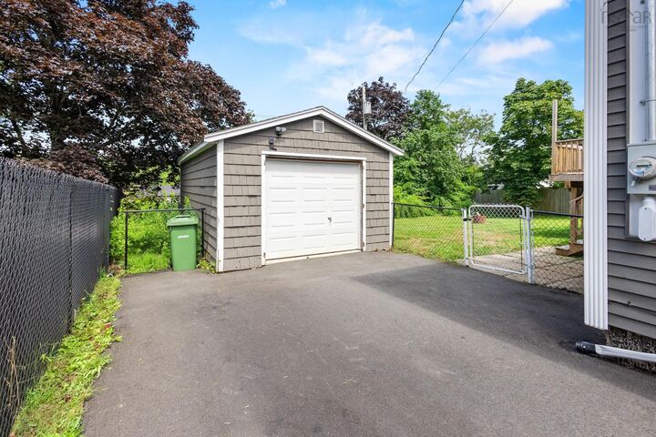 Property Photo: 43 Candlewood Lane NS B4C 1A6