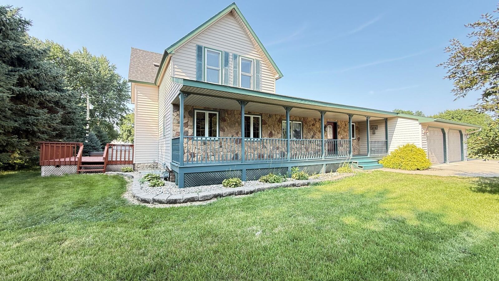 Property Photo: 237 E Dahlstrom Avenue MN 56208