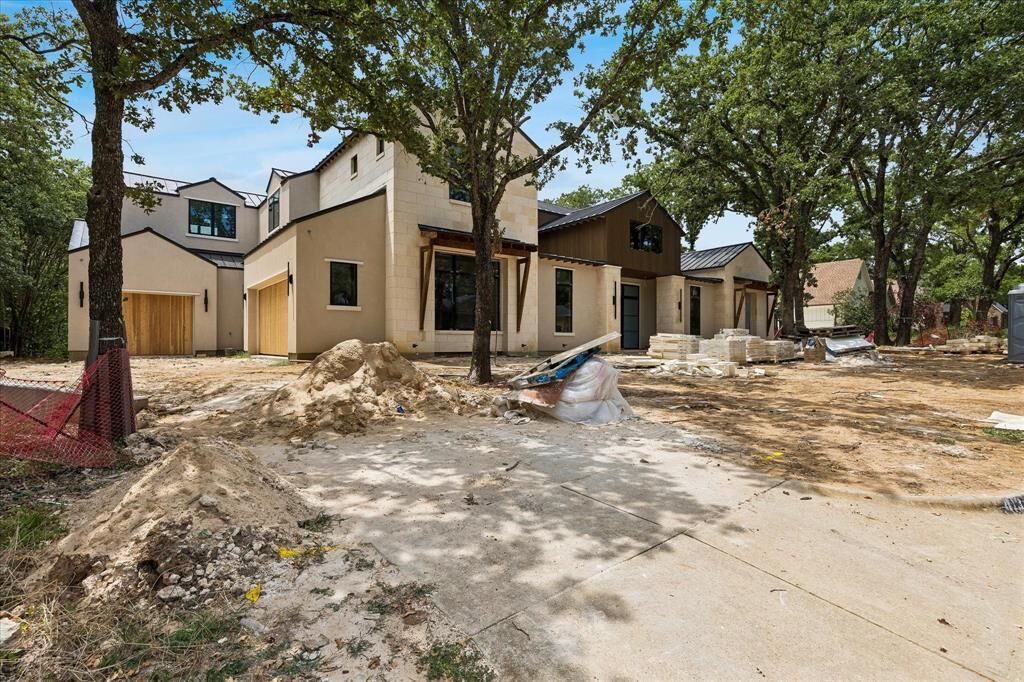 Property Photo:  413 Live Oak Drive  TX 76034 