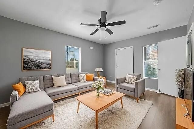 Property Photo:  1605 E Hattie Street  TX 76104 
