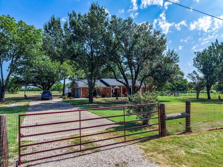 Property Photo:  2767 County Road 1112  TX 75420 