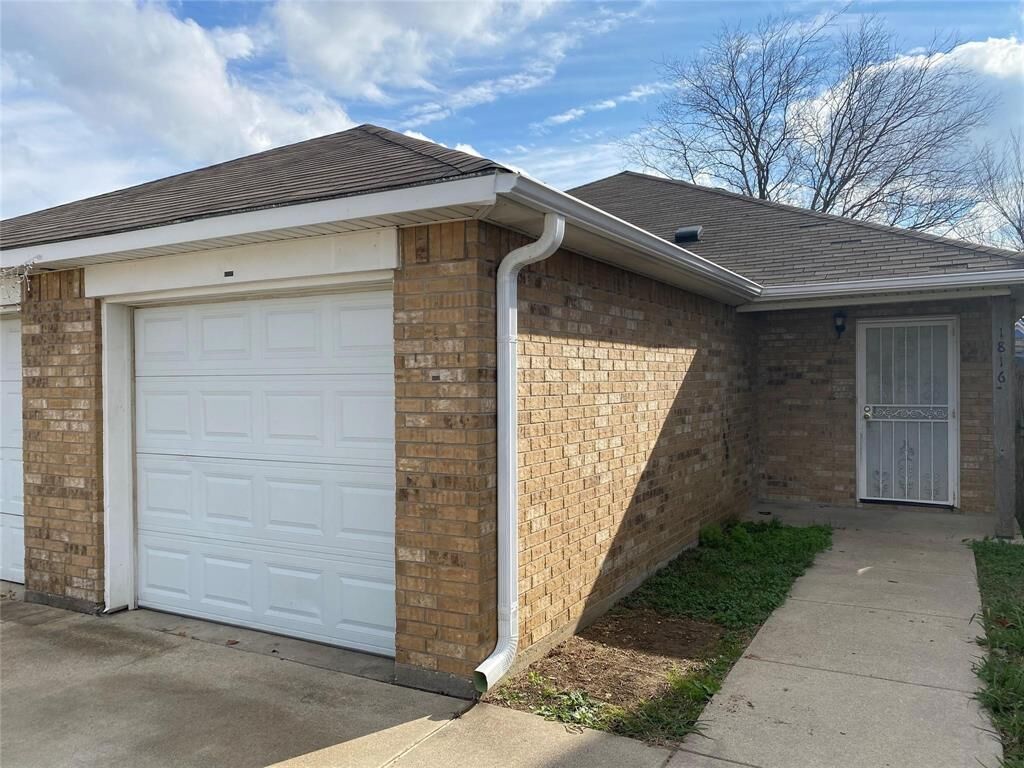 Property Photo: 1816 Bessie Street TX 76104