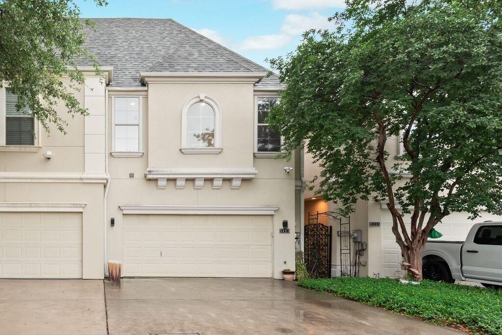 Property Photo: 5113 Vandelia Street TX 75235