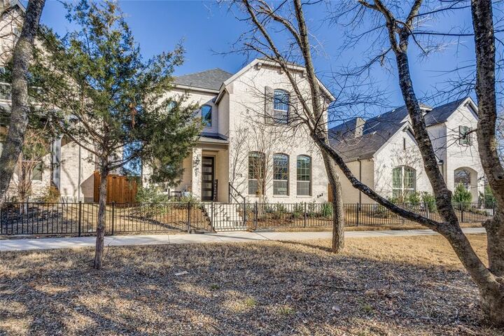 Property Photo: 8325 Mint Mews TX 75035