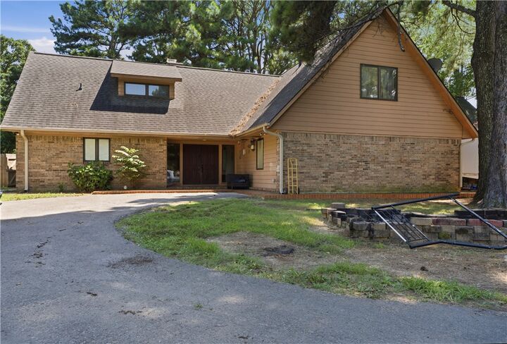 Property Photo: 2414 Sherwood Lane AR 72703