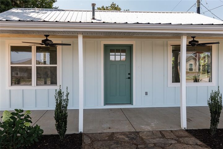 Property Photo:  1023 S Morningside Drive  AR 72701 