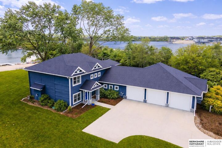 Property Photo: 5512 N 284th Circle NE 68064