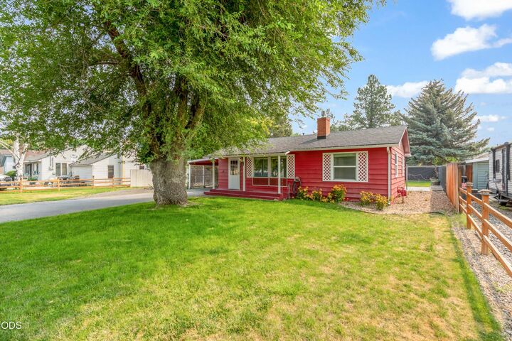 Property Photo:  796 NE Dunham Street  OR 97754 