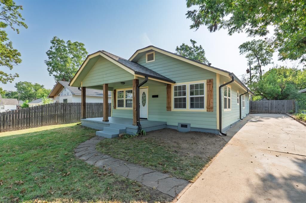 Property Photo: 1627 N Market Avenue OK 74804