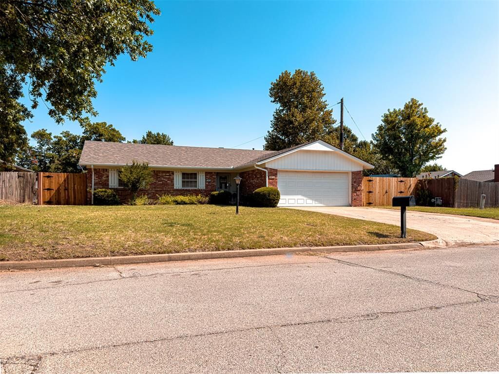 Property Photo:  141 Sheridan Place  OK 73018 