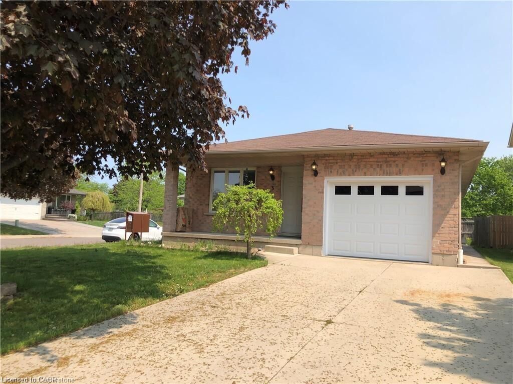 Property Photo: 3 Lancer Court Lower ON L9B 2B1