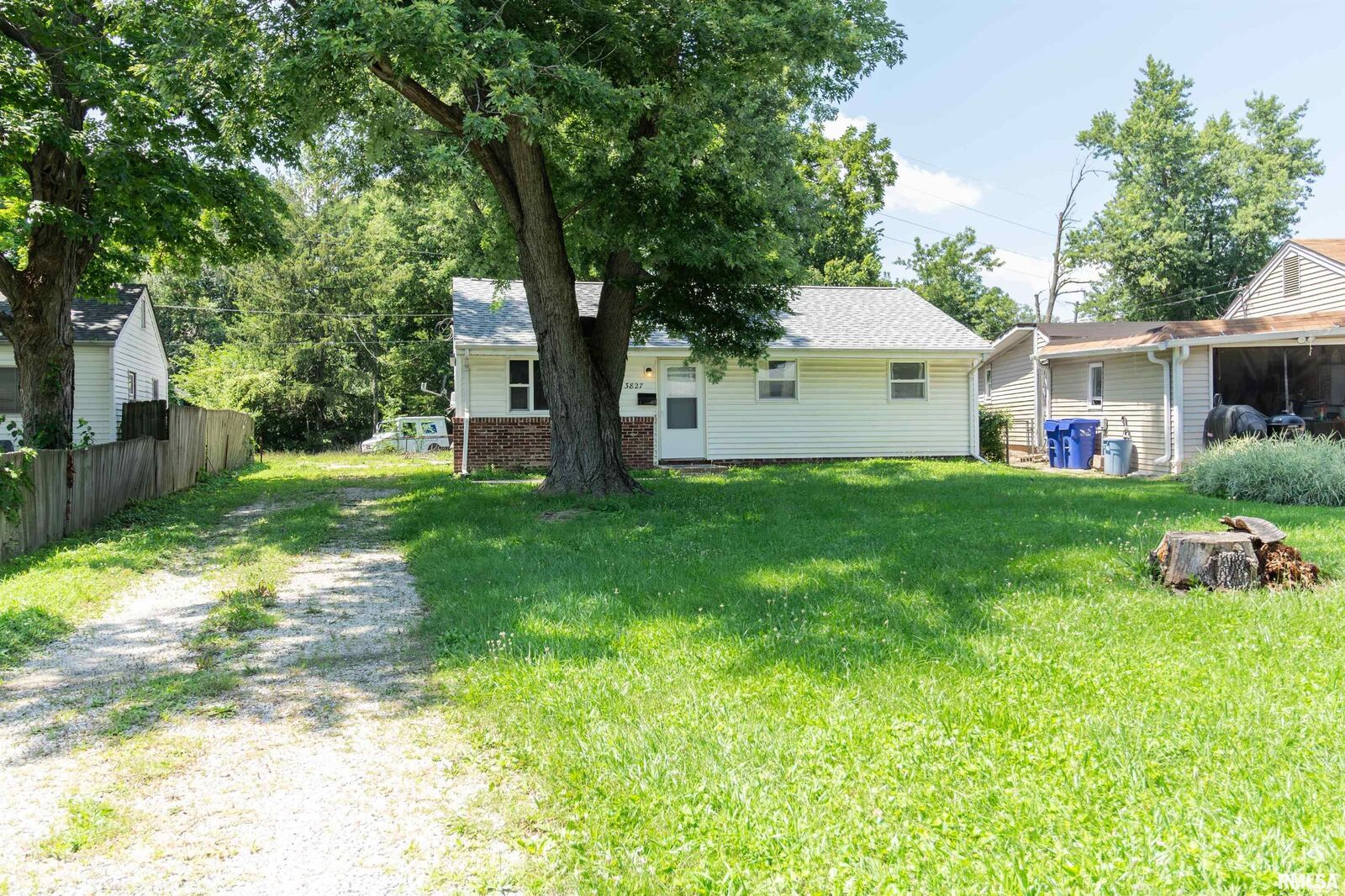 Property Photo:  3827 N Saint Joseph Court  IL 61616 