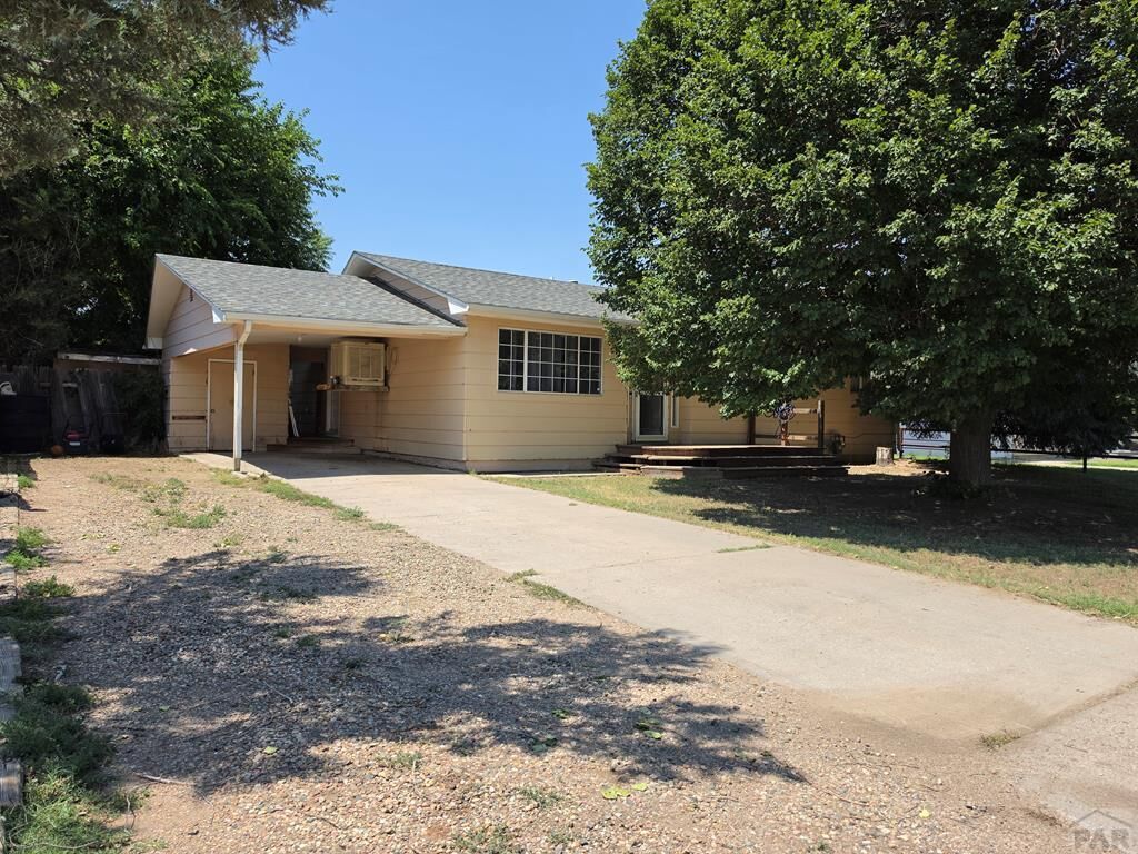 Property Photo: 1103 19th St CO 81067