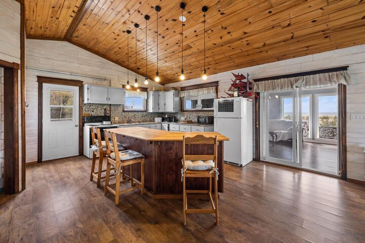 Property Photo:  2958 East Point  PE C0A 2B0 