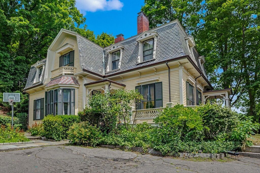 Property Photo: 613 Pleasant St MA 02478