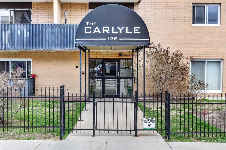 Property Photo: 128 15 Avenue SW 603 AB T2R 0P5