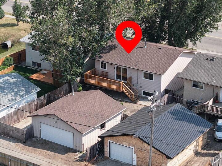 Property Photo: 305 51 Avenue AB T0L 0V0