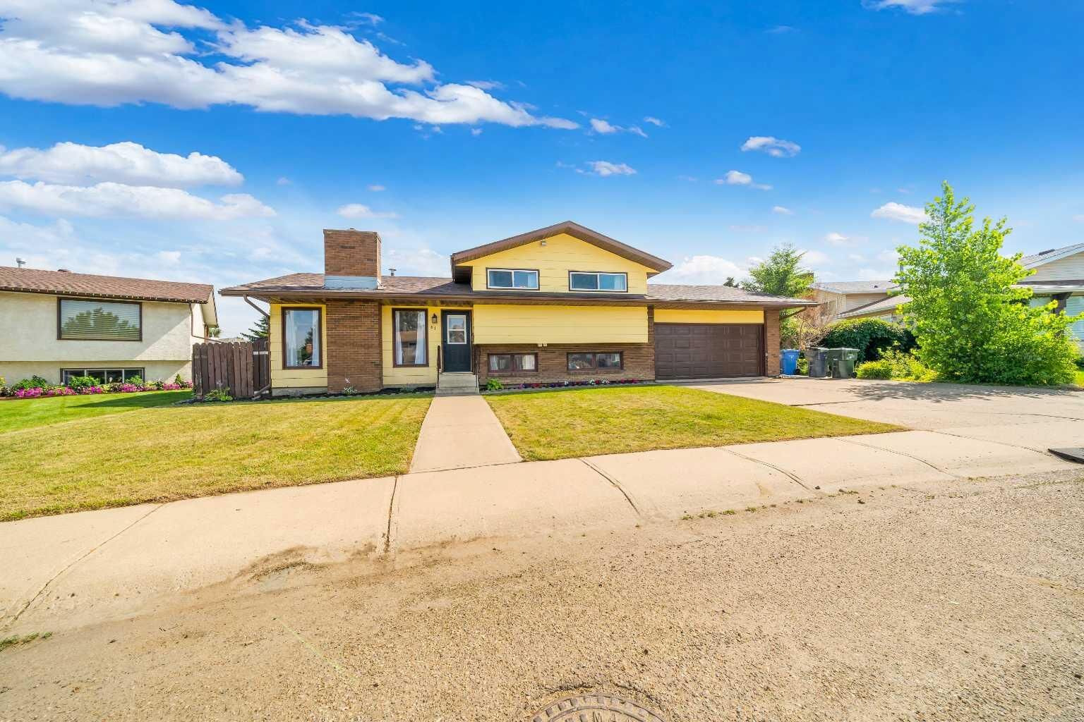 Property Photo: 61 Rossmere Way SE AB T1B 2M7