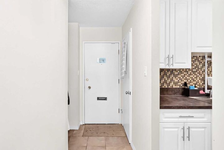 Property Photo: 903 19 Avenue SW 407 AB T2T 0H8