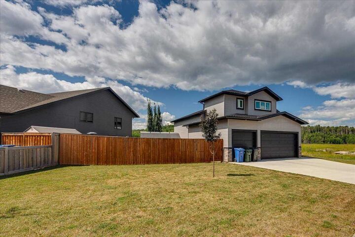 Property Photo: 136 12 Avenue NE AB T0M 1X0