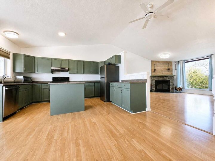 Property Photo: 10913 Grande Avenue AB T0E 0Y0