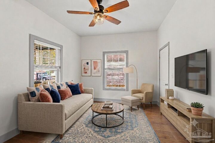 Property Photo: 400 E Lloyd St FL 32503