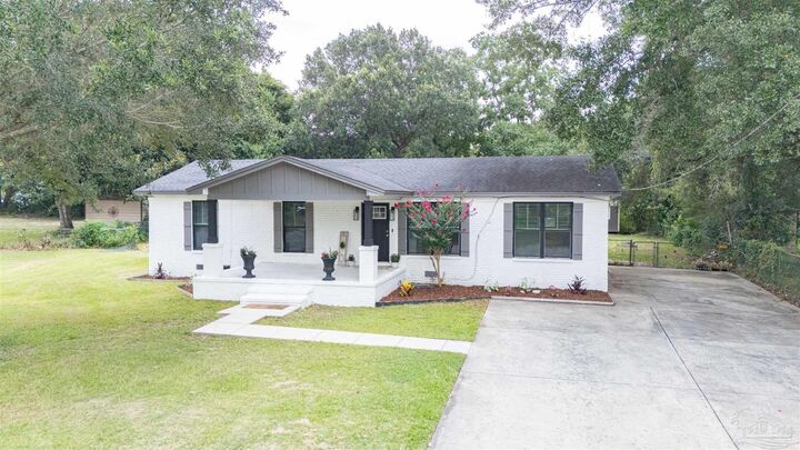 Property Photo:  9900 Pine Meadow Ln  FL 32534 