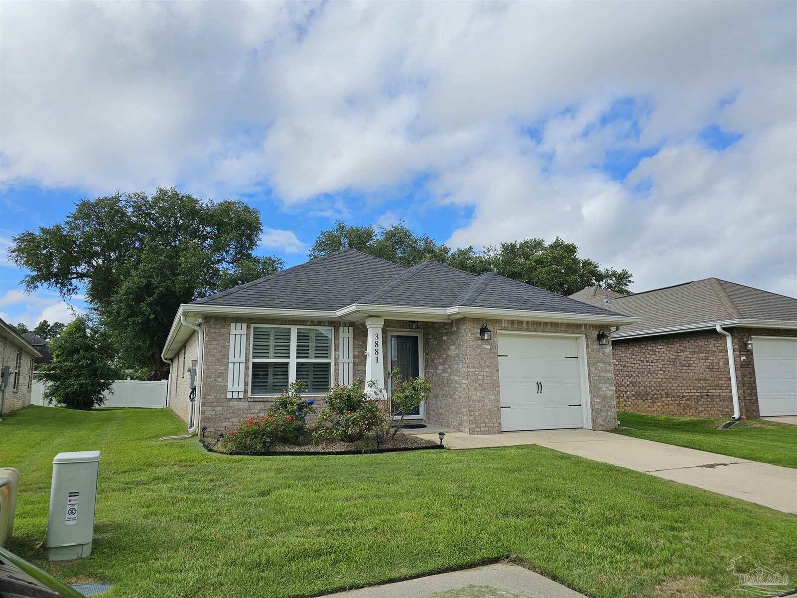Property Photo: 3881 Throne Ct FL 32583